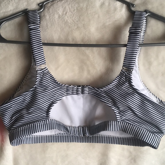 BRAND NEW Striped Bikini Top - Picture 2 of 4